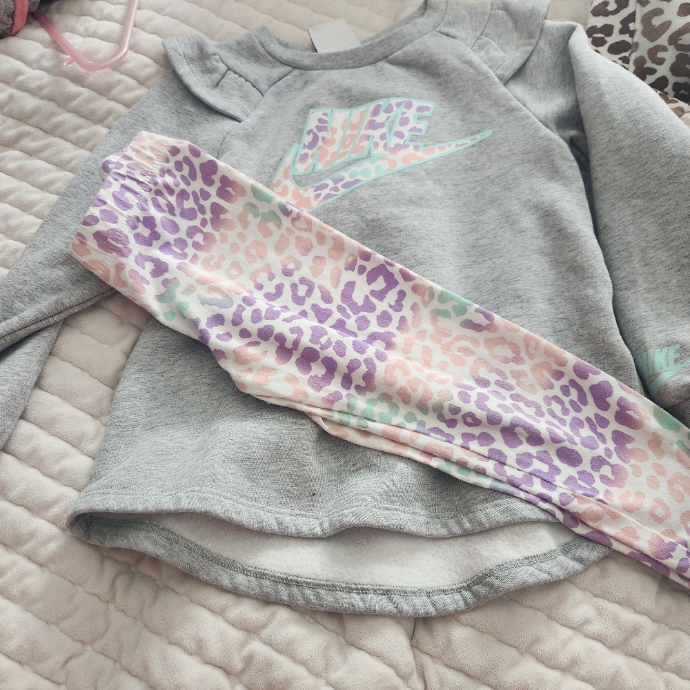 Girls size 5 Nike outfit gently used